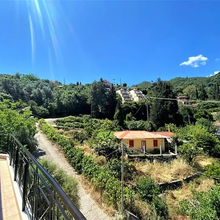 Daire Lasithiotakis *